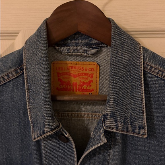 Levi's Men's Classic Blue Denim Jacket - Picture 2 of 8